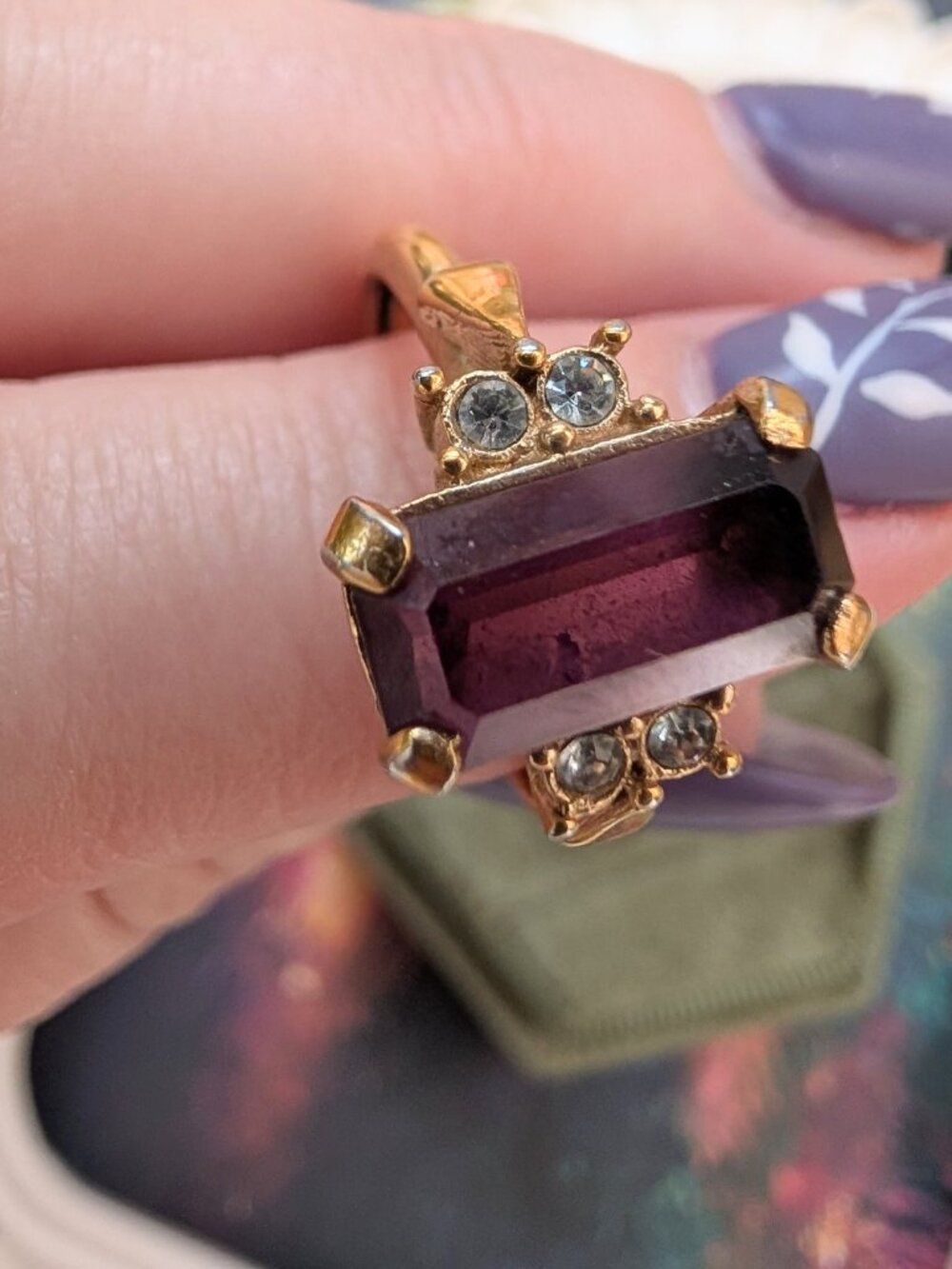 Vintage Art Deco Avon Amethyst Purple Glass Gold Tone Ring, Size 6 - Picture 5 of 12